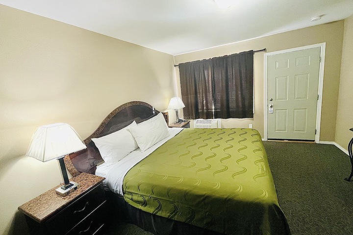Room 8 of 40