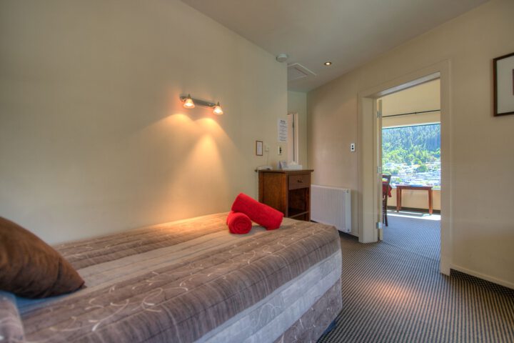 Room 10 of 39