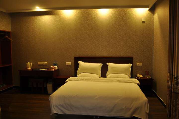 Room 8 of 28