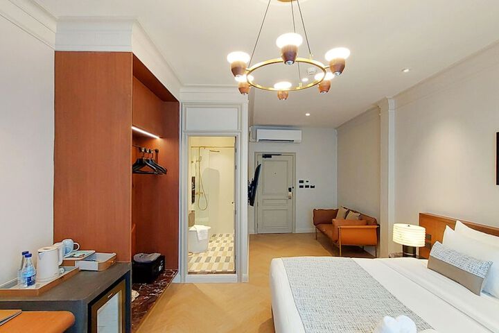 Room 8 of 40