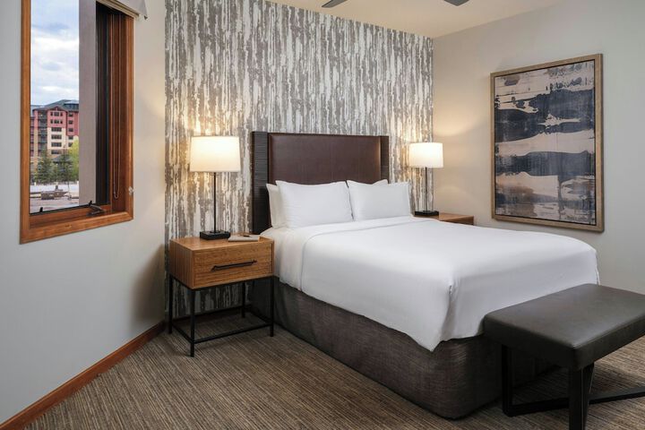 Room 27 of 102
