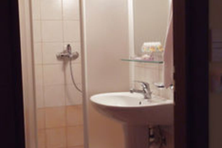 Room 3 of 35