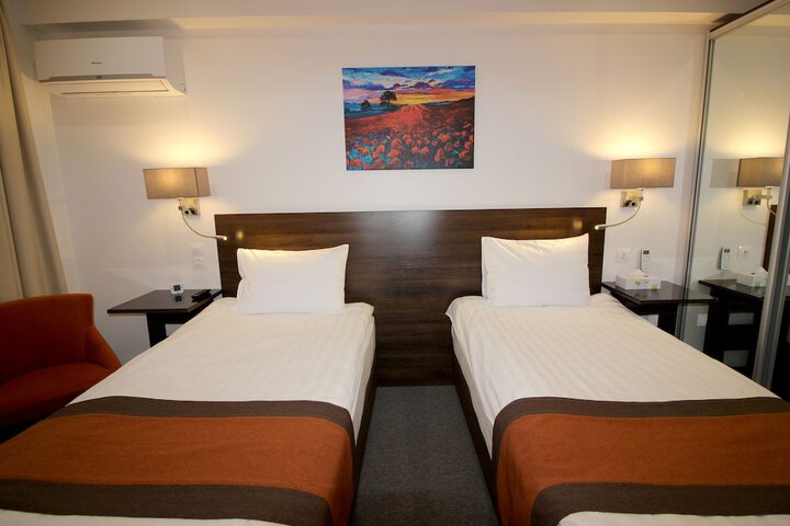 Room 28 of 82