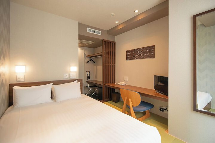 Room 17 of 27