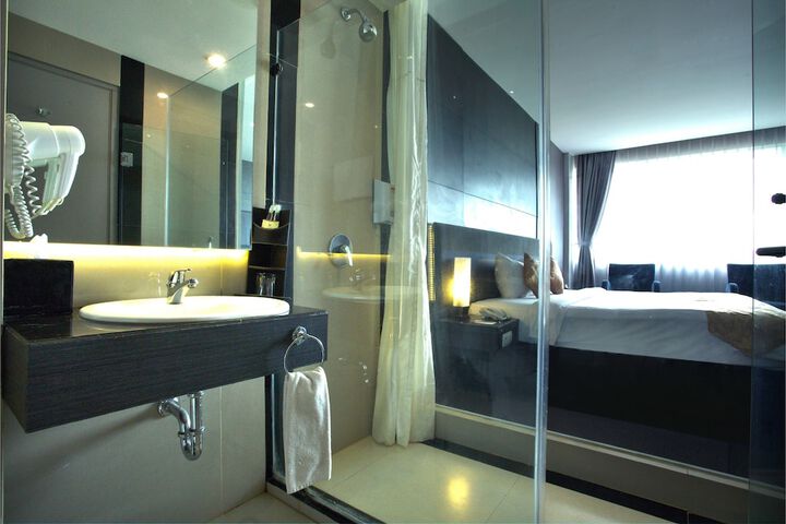 Room 9 of 20