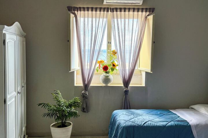 Room 10 of 27