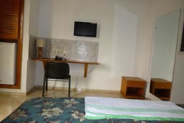 Room 14 of 16