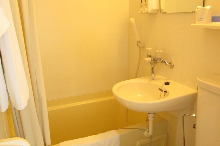 Room 16 of 34