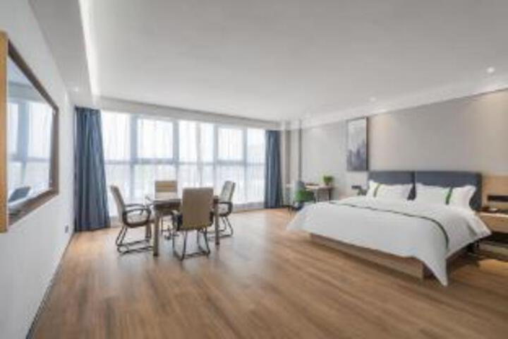 Room 8 of 10