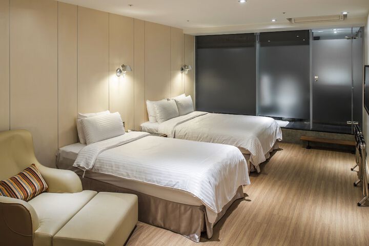 Room 6 of 53