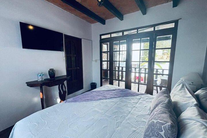 Room 3 of 160