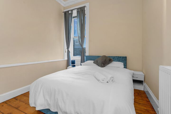 Room 3 of 38
