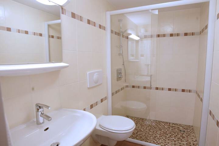 Room 14 of 15