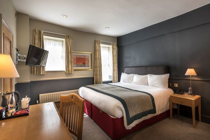 Room 2 of 81