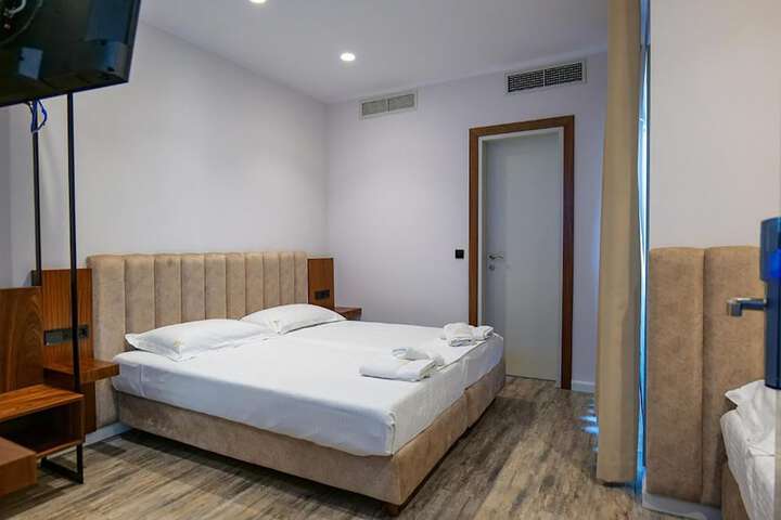Room 13 of 72