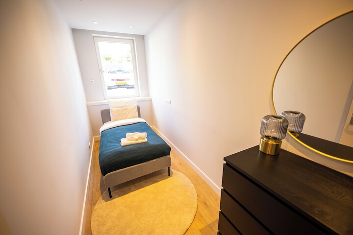 Room 4 of 49