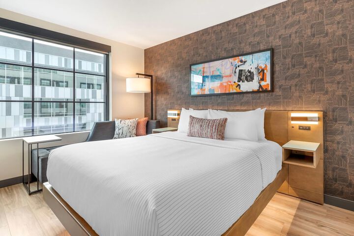 Room 10 of 82