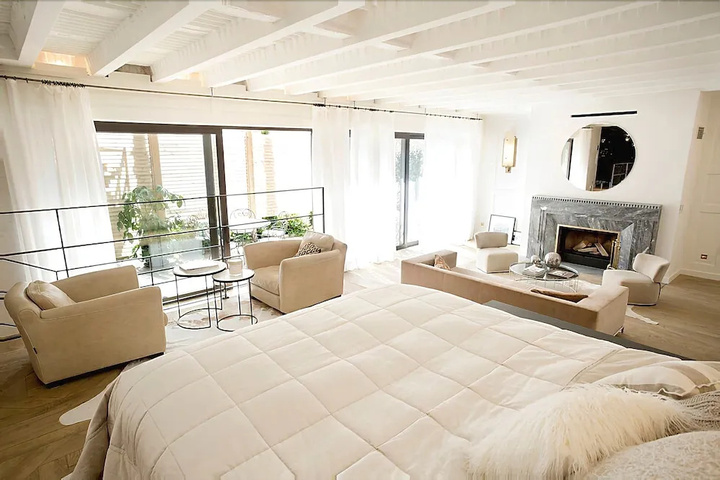 Room 5 of 16