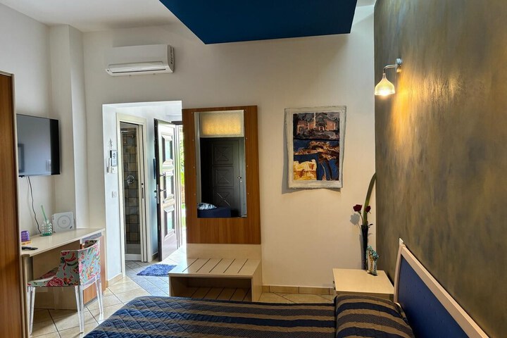 Room 17 of 80