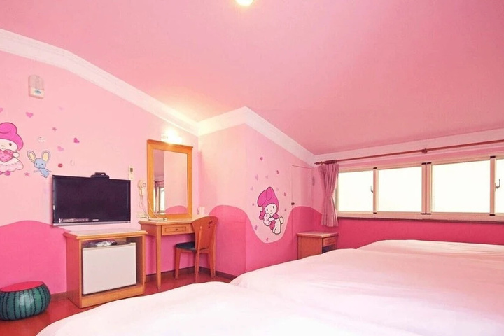 Room 8 of 14