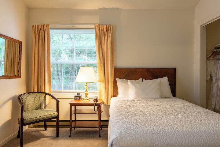 Queen Bed Accessible (7 of 38)