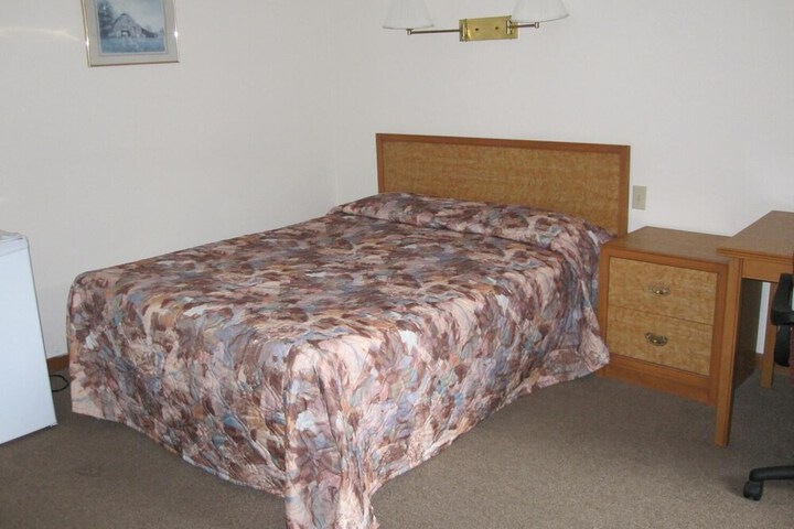 Room 9 of 16
