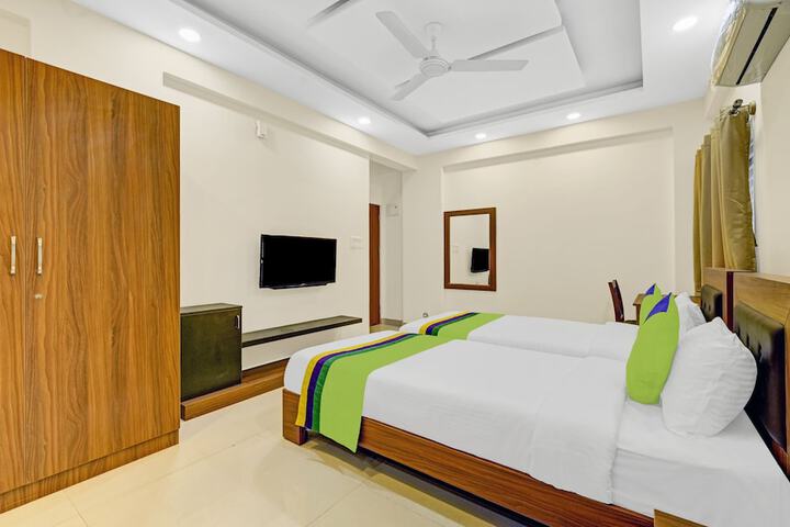 Room 6 of 25