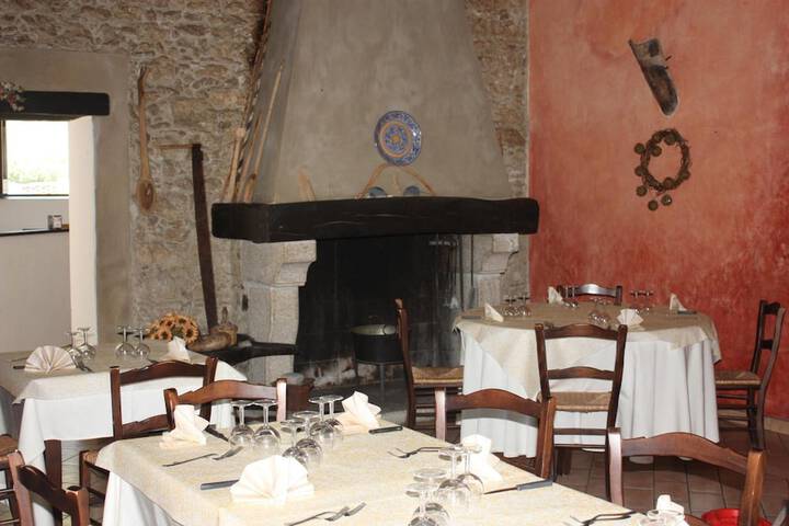 Dining 40 of 61
