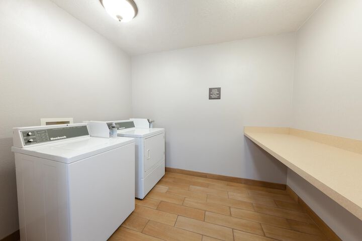 Room 17 of 28