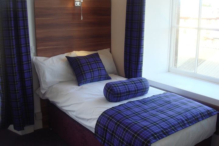 Room 12 of 33