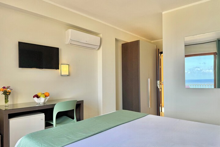Room 16 of 184