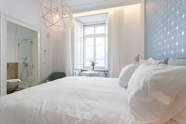 Room 25 of 76