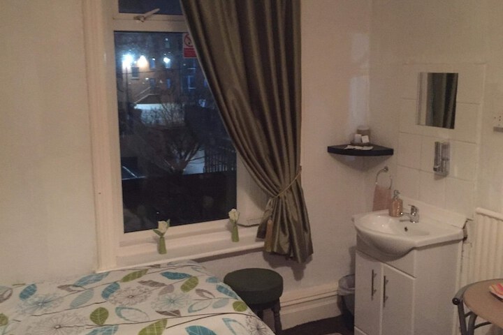 Room 34 of 67