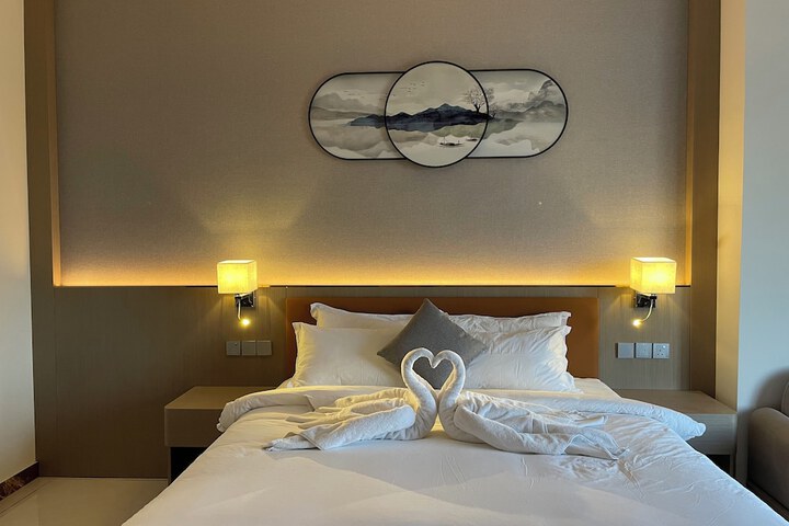 Room 9 of 28