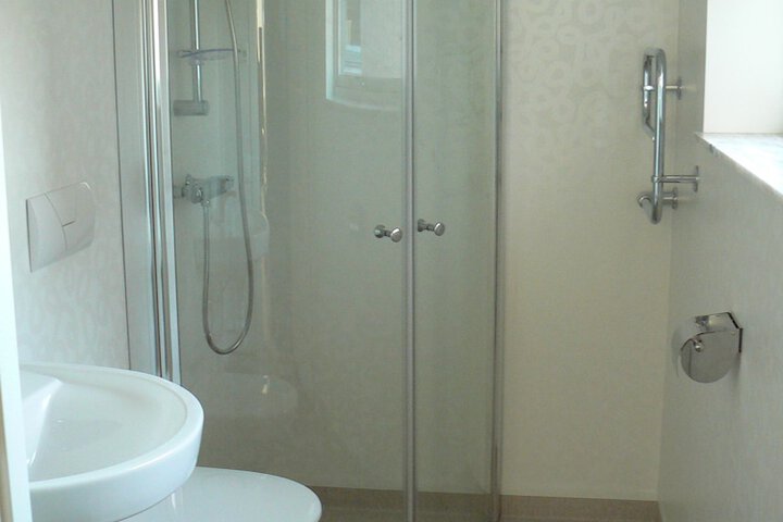 Room 17 of 38