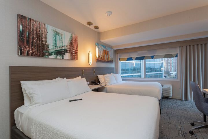 1 Queen Bed (1 of 11)