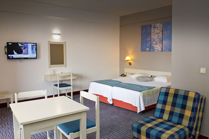 Room 11 of 34
