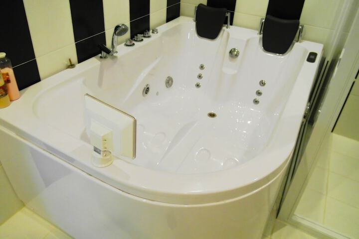 Hot Tub 20 of 30