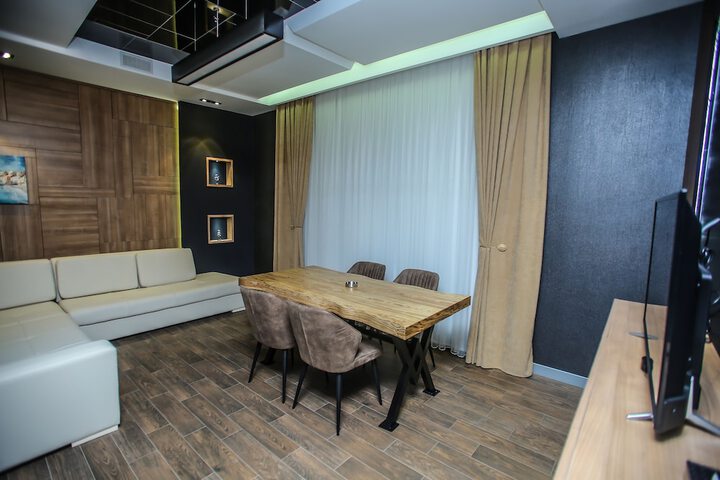 Room 5 of 38
