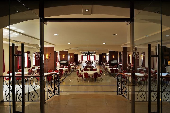 Dining 14 of 31