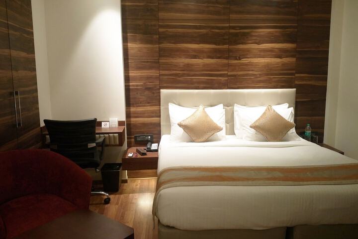 Room 27 of 49