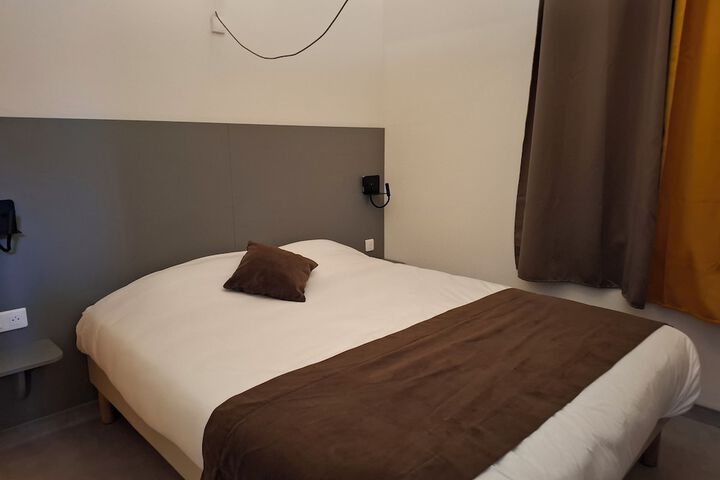 Room 15 of 50