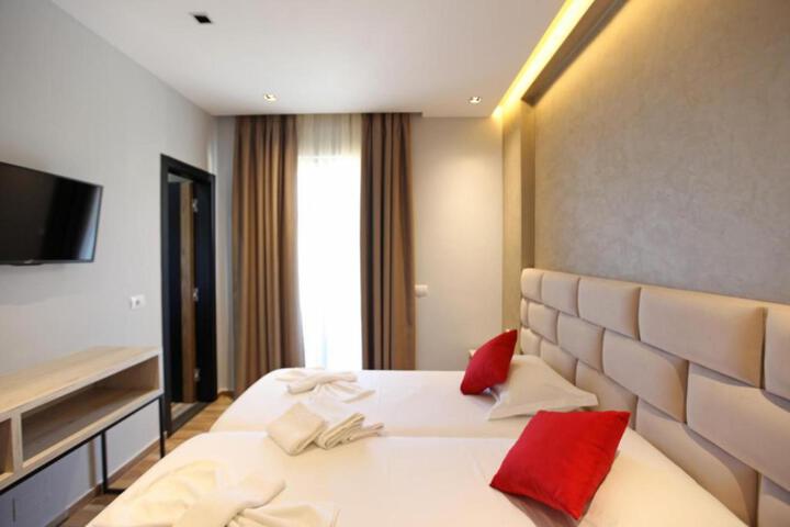Room 36 of 143