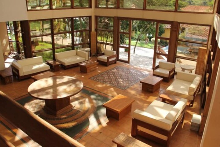 Entrance & Lobby