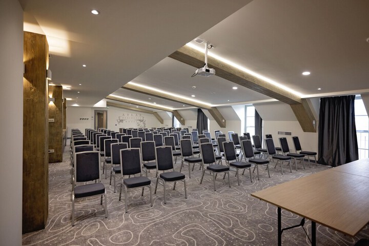 Business Center 52 of 57