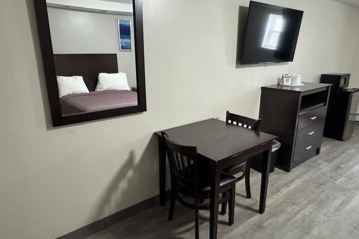 Room 4 of 13