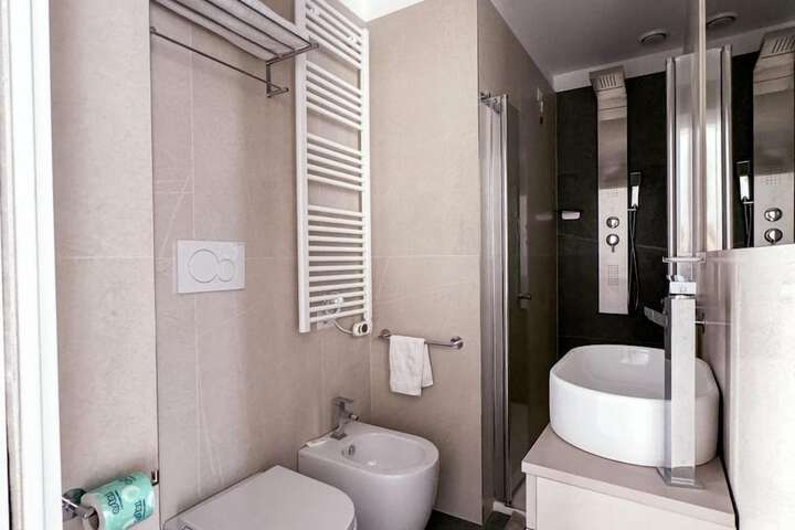 Room 93 of 159