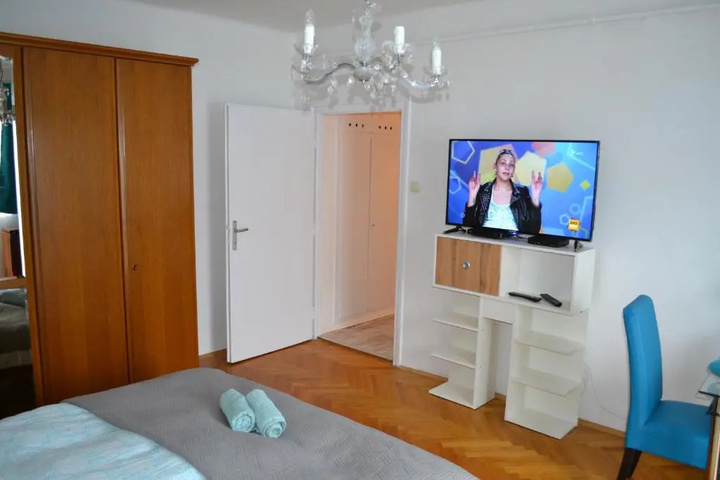 Room 4 of 10
