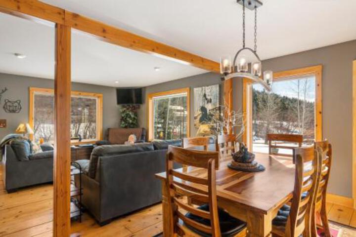 Wander Inn 4 Bedroom 2 Bath 5 Min To Downtown Custom Home in Leavenworth, WA