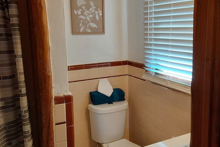 Room 8 of 10